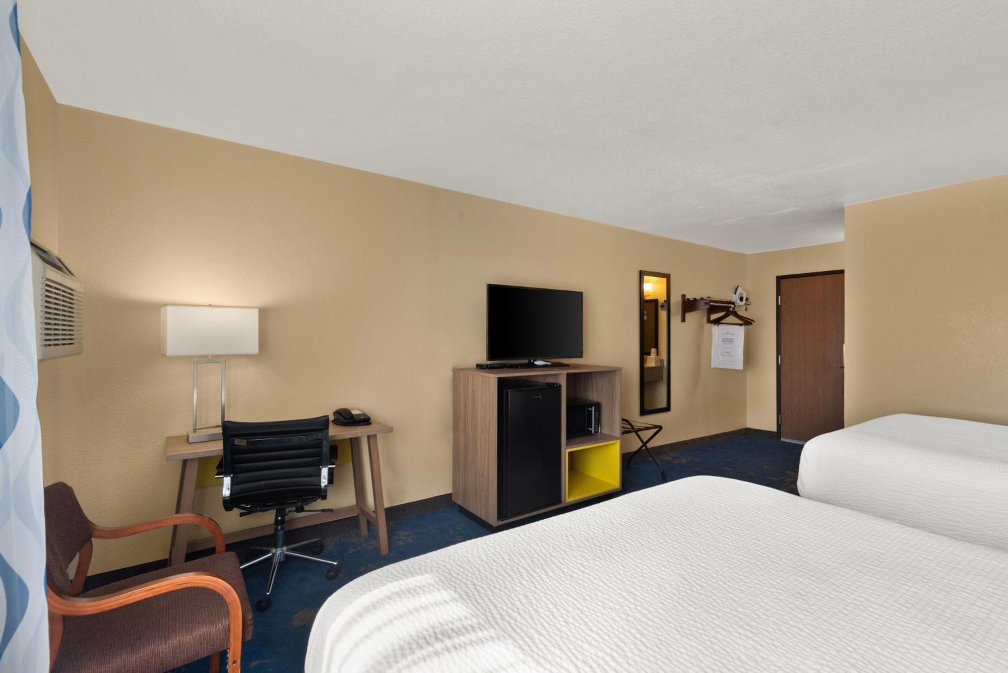 Days Inn By Wyndham Newton Buitenkant foto
