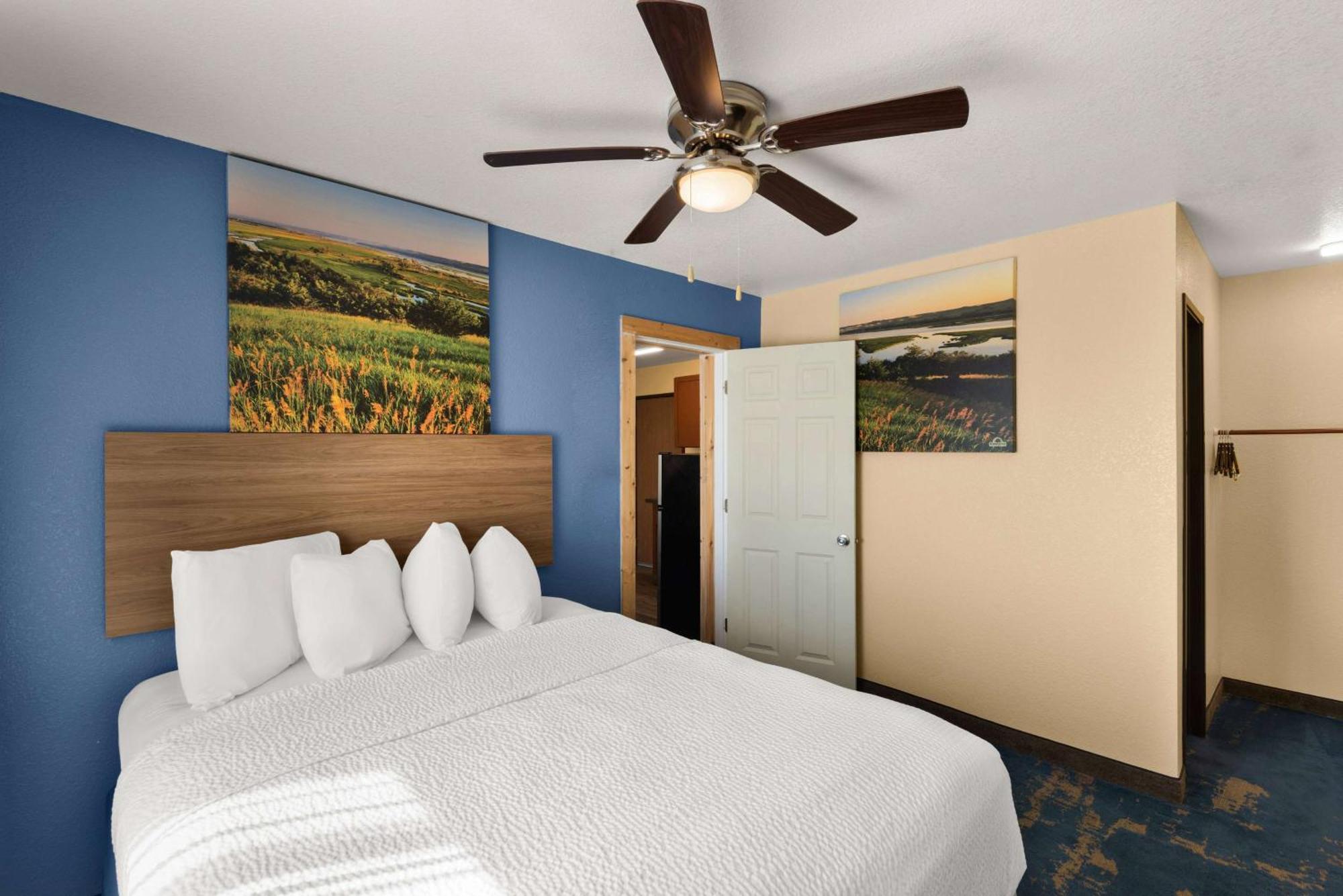 Days Inn By Wyndham Newton Buitenkant foto