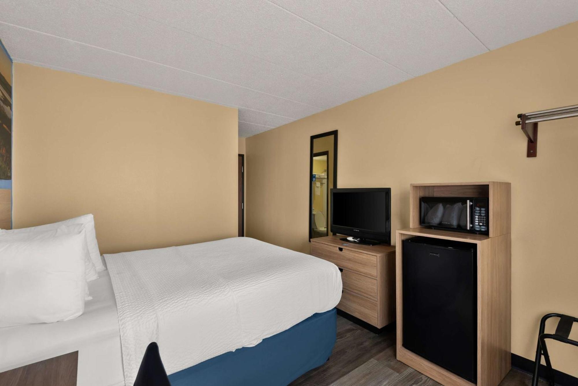 Days Inn By Wyndham Newton Buitenkant foto