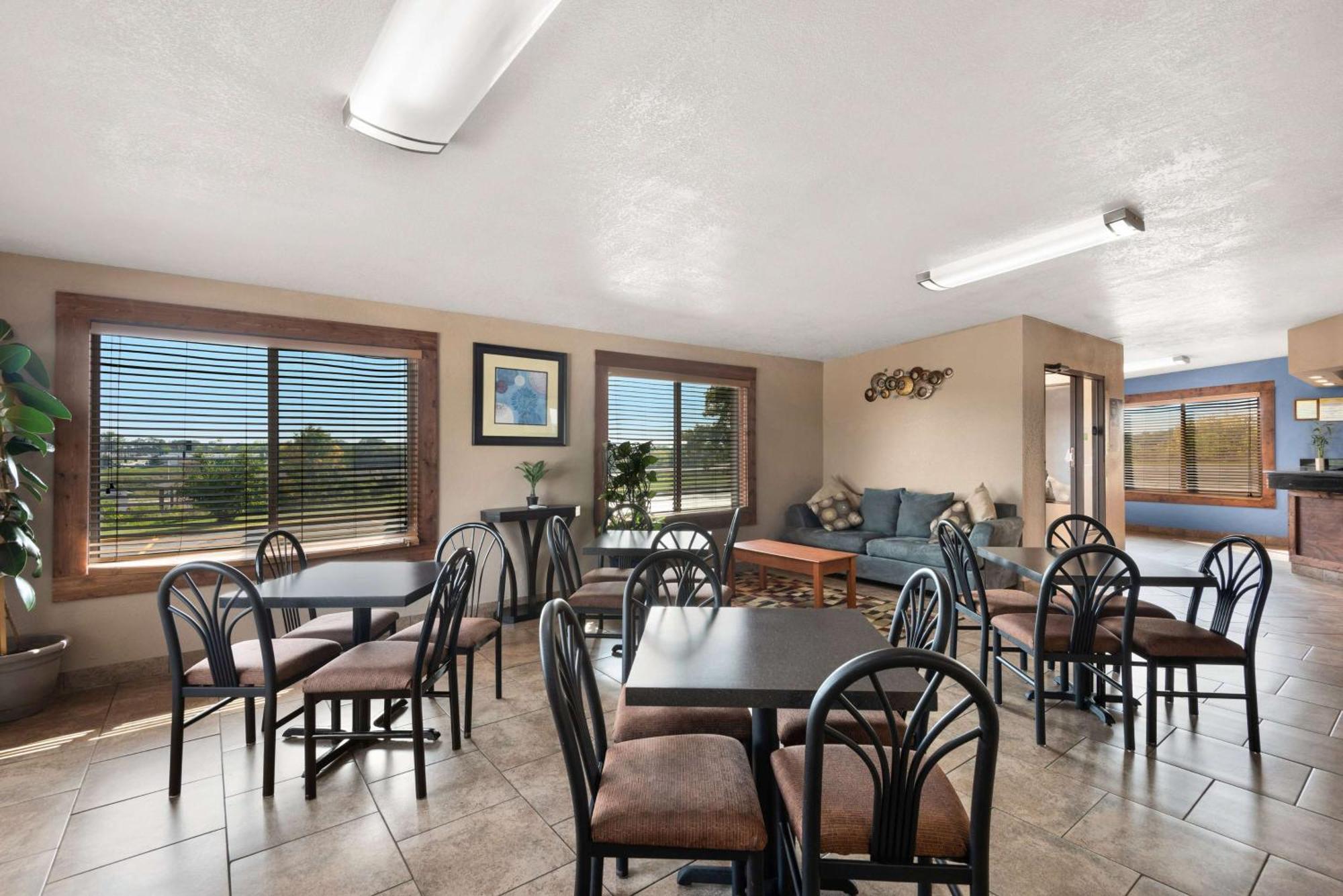 Days Inn By Wyndham Newton Buitenkant foto