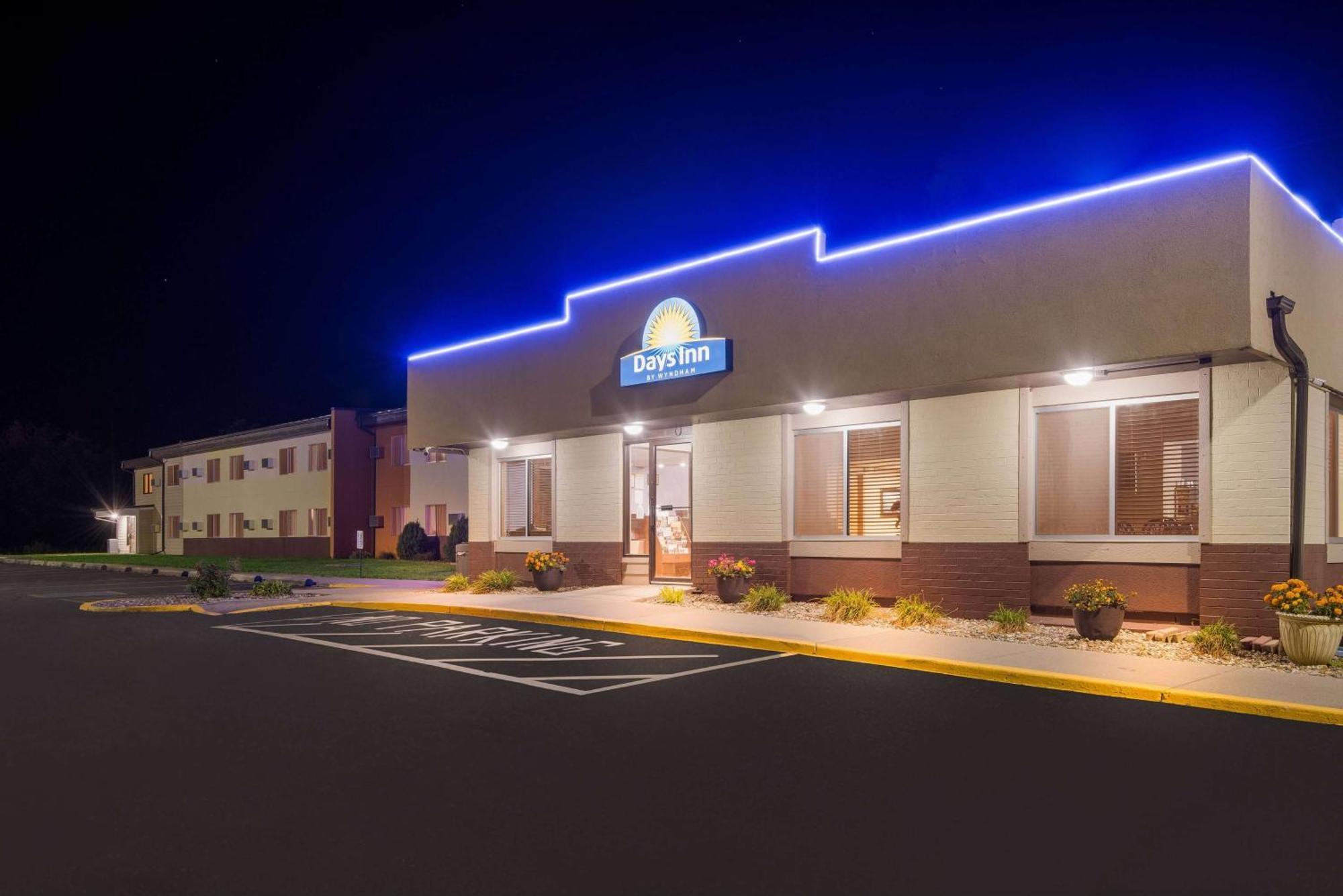 Days Inn By Wyndham Newton Buitenkant foto