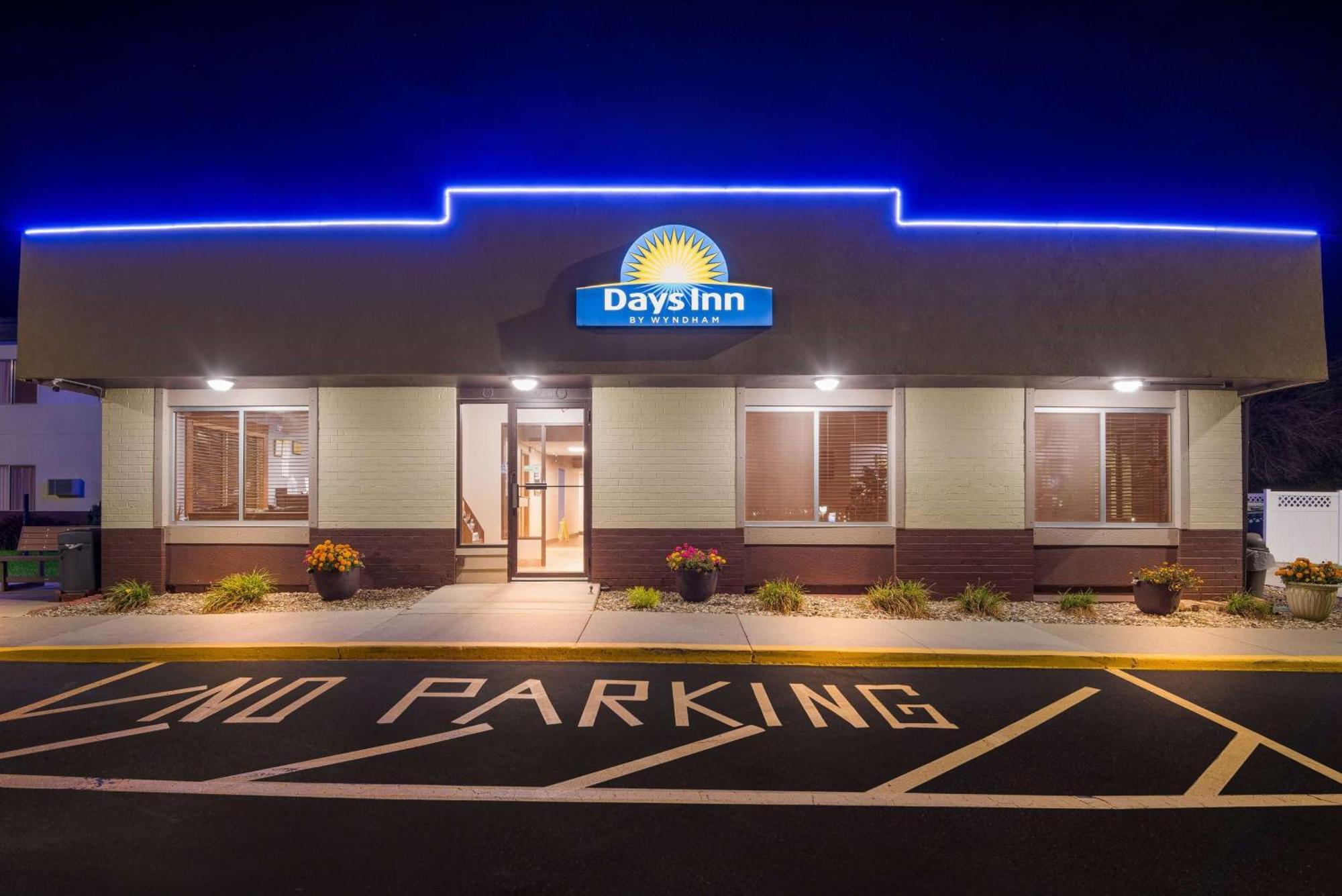 Days Inn By Wyndham Newton Buitenkant foto
